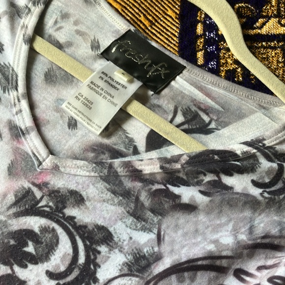 Subtle yet bold, this pink and gray combo! - Picture 4 of 5